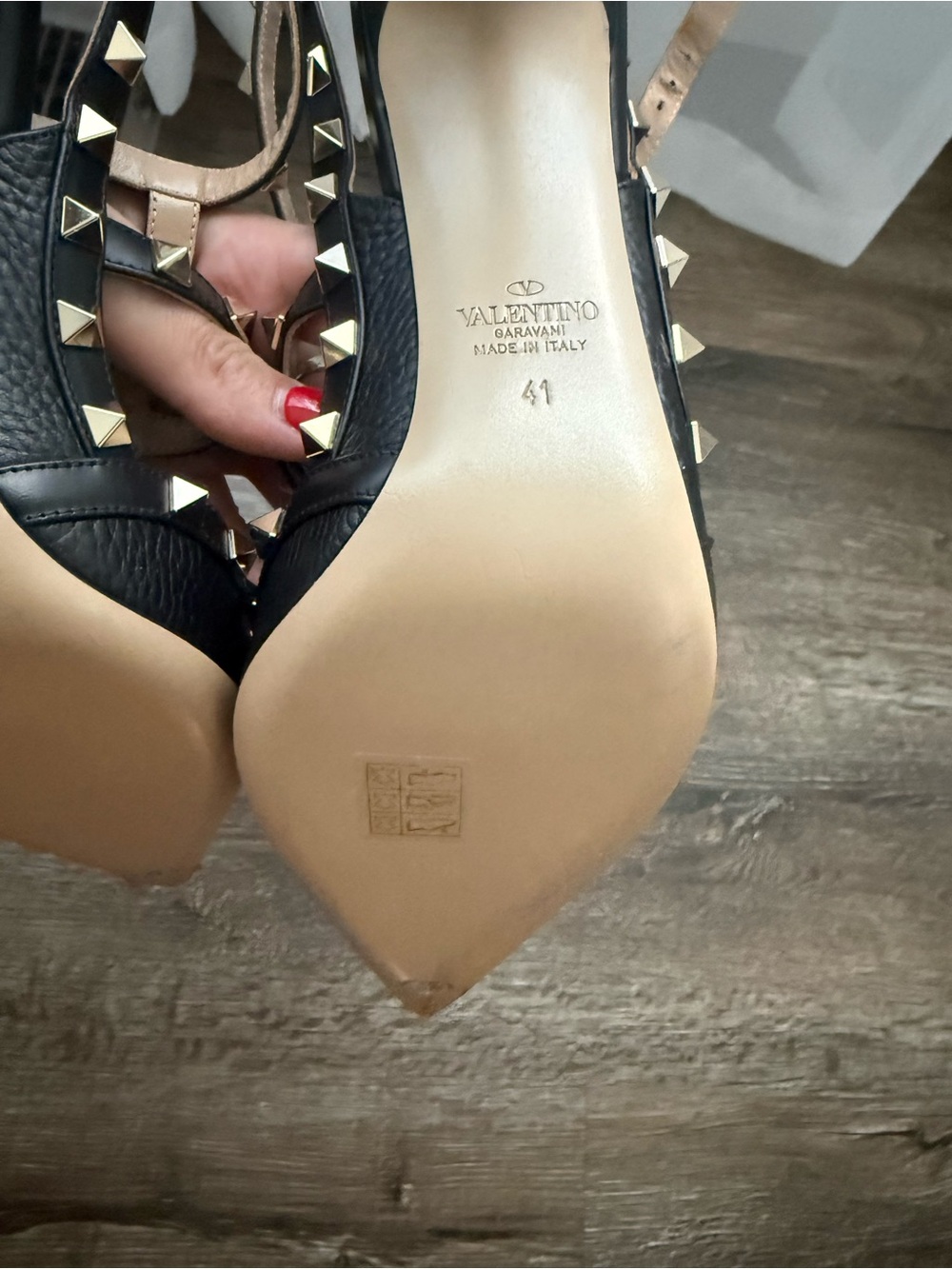 Valentino Black Leather Pointed Rockstud T-Strap Pumps - Picture 4 of 5